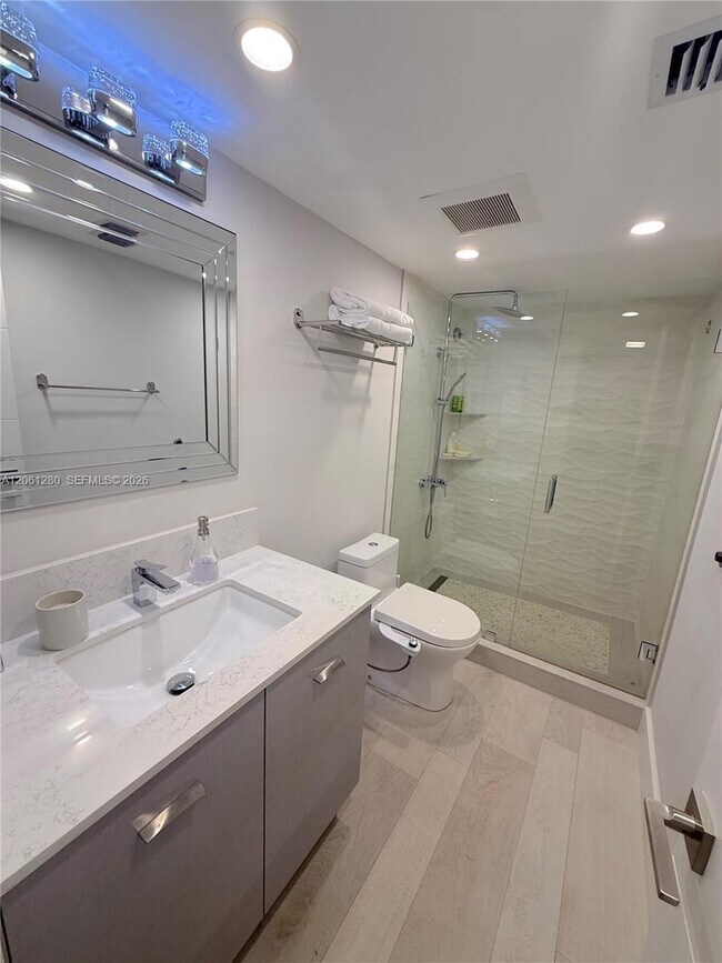 Building Photo - 5555 Collins Ave