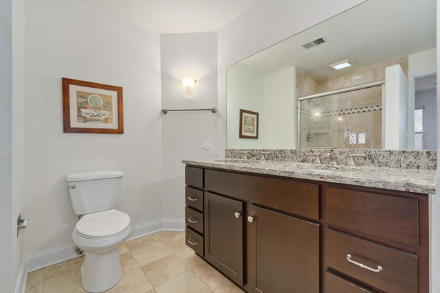 Building Photo - 1034 W Armitage Ave