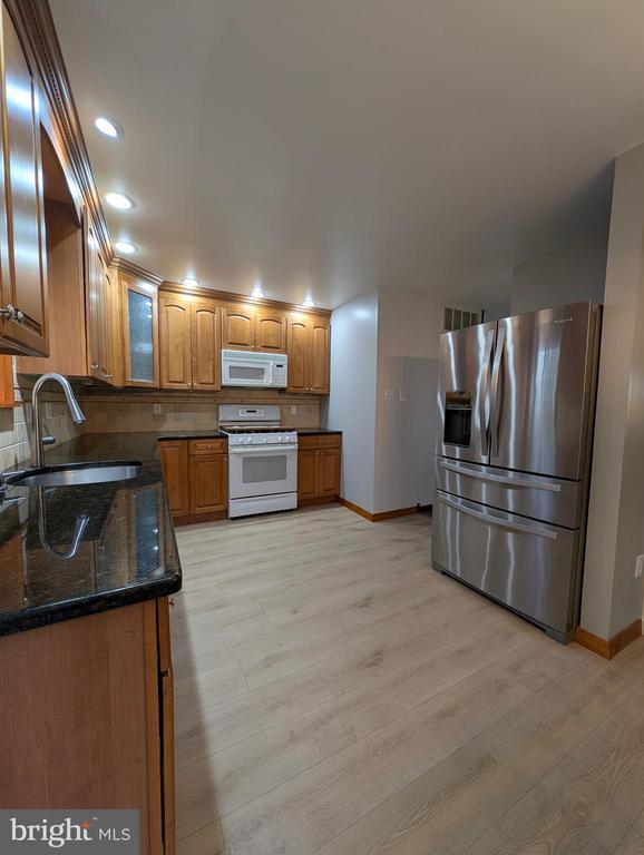 Building Photo - 609 Hartland Ct