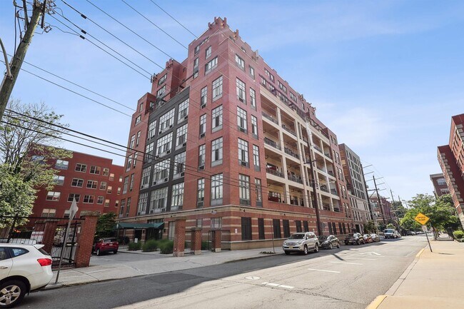 Building Photo - 205 10th St