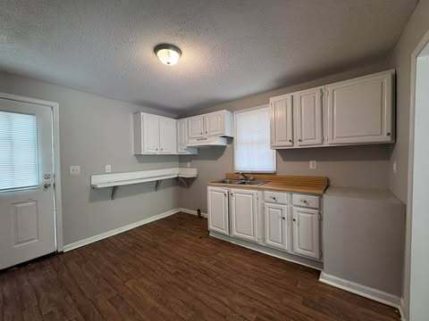 Building Photo - 928 Blount St