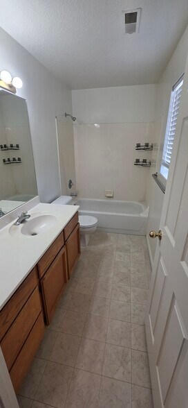 Building Photo - 162 N 400 W