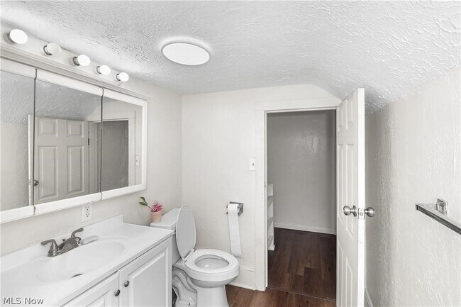 Building Photo - 505 Brown St