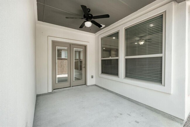 Building Photo - 438 Parkline Dr