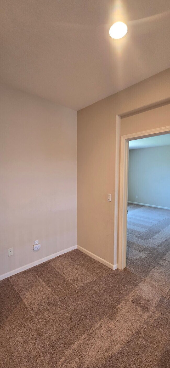 Building Photo - Tracy, Beautiful Home in Award Winning Jef...