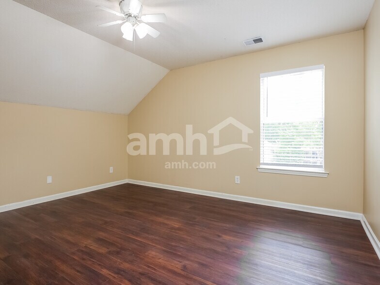 Building Photo - 194 Stoney Xing