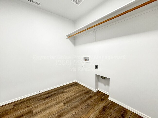Building Photo - 411 Gold Nugget Ave