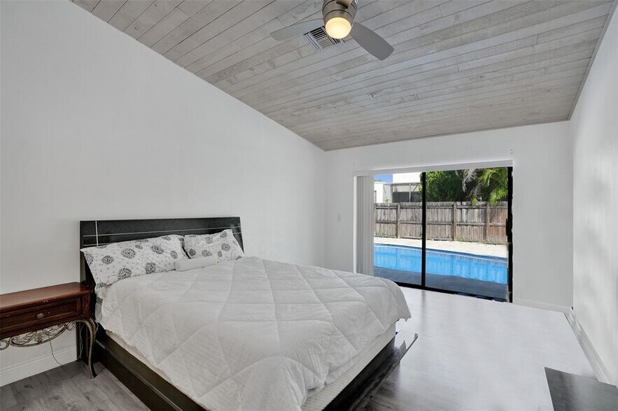 Building Photo - 7471 NW 35th Ct