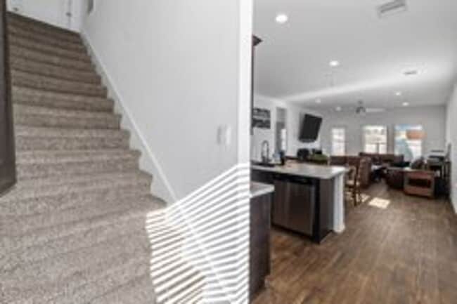 Building Photo - Peaceful & Convenient: Near 45, 99 & IAH!