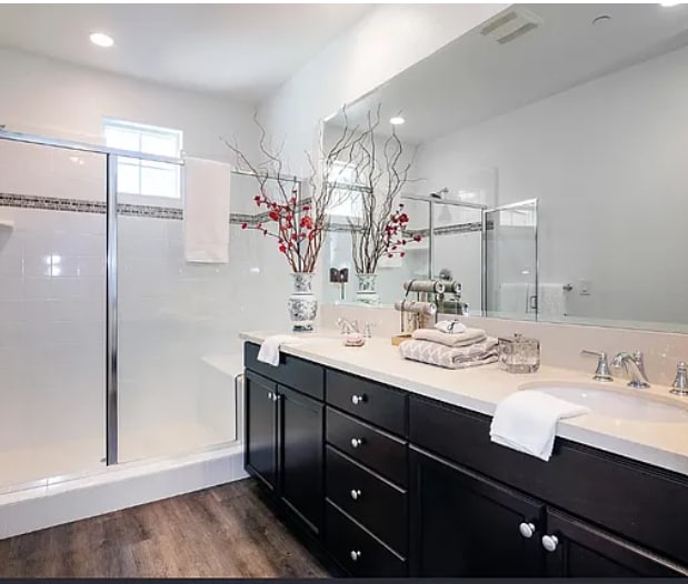 Building Photo - 552 Oakville Dr.