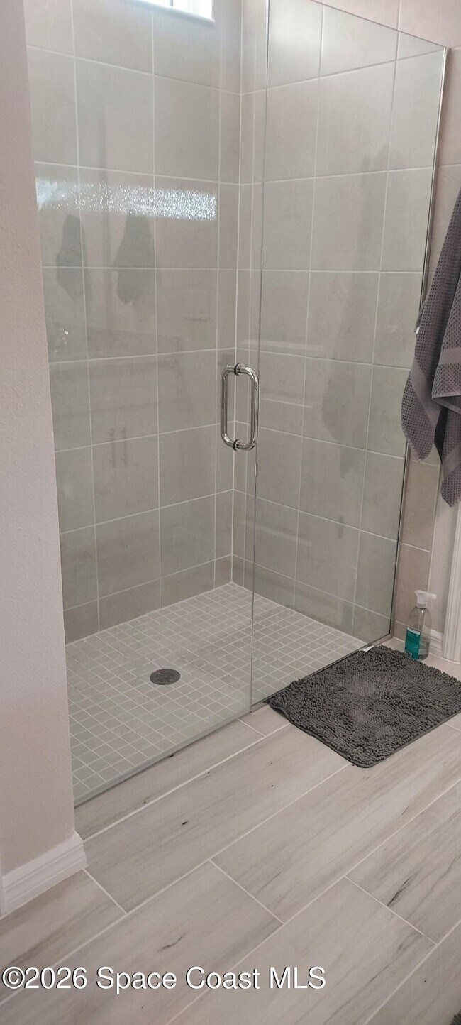 Building Photo - 5090 Daybreak Dr