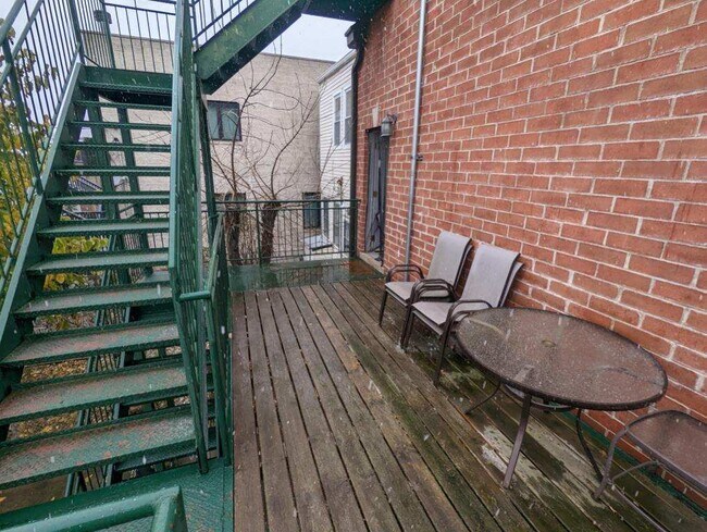 Building Photo - 2426 W Erie St