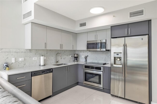 Building Photo - 41 SE 5th St