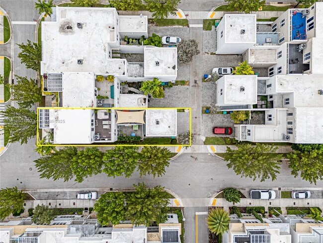Building Photo - 10560 NW 64th Terrace