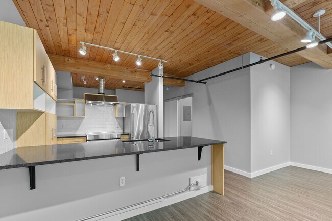 Building Photo - Modern Air Conditioned South Lake Union Lo...