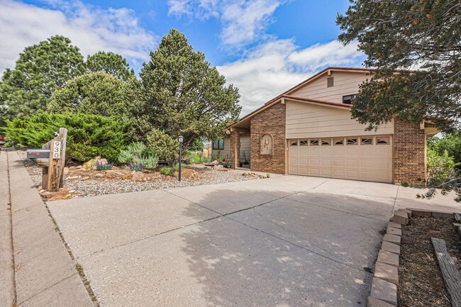Building Photo - Big*Open*Private*Custom Home in Pinecliff D#20