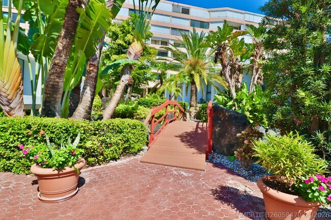 Building Photo - 3589 S Ocean Blvd