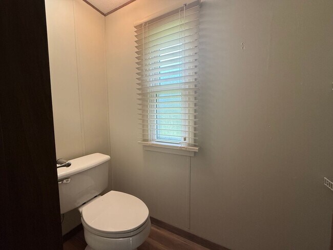 Building Photo - 2 Bedroom 2 Bath Mobile Home in Greeneville, TN