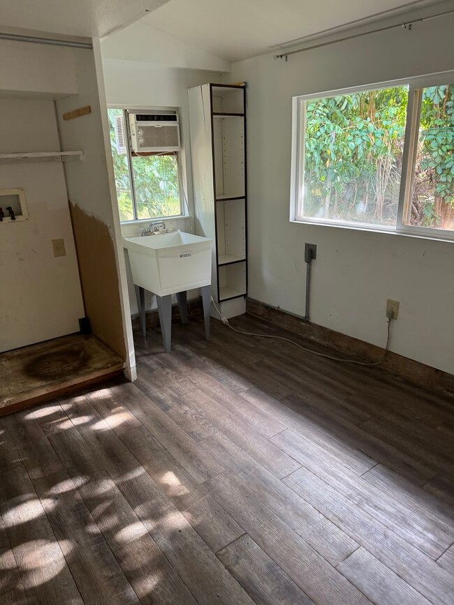 Building Photo - Waialua two bedroom house with maids quarters