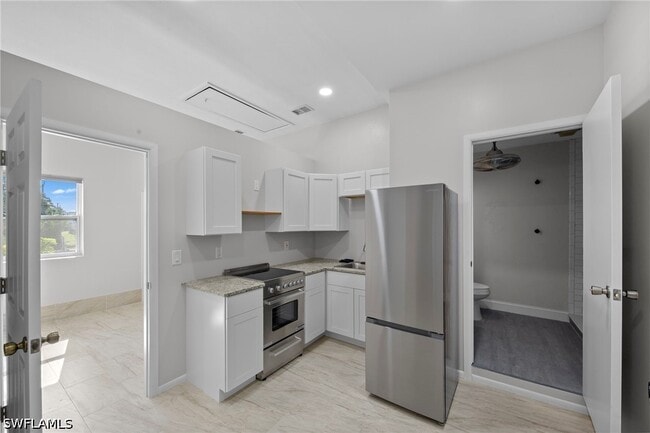 Building Photo - 7195 Reymoor Dr