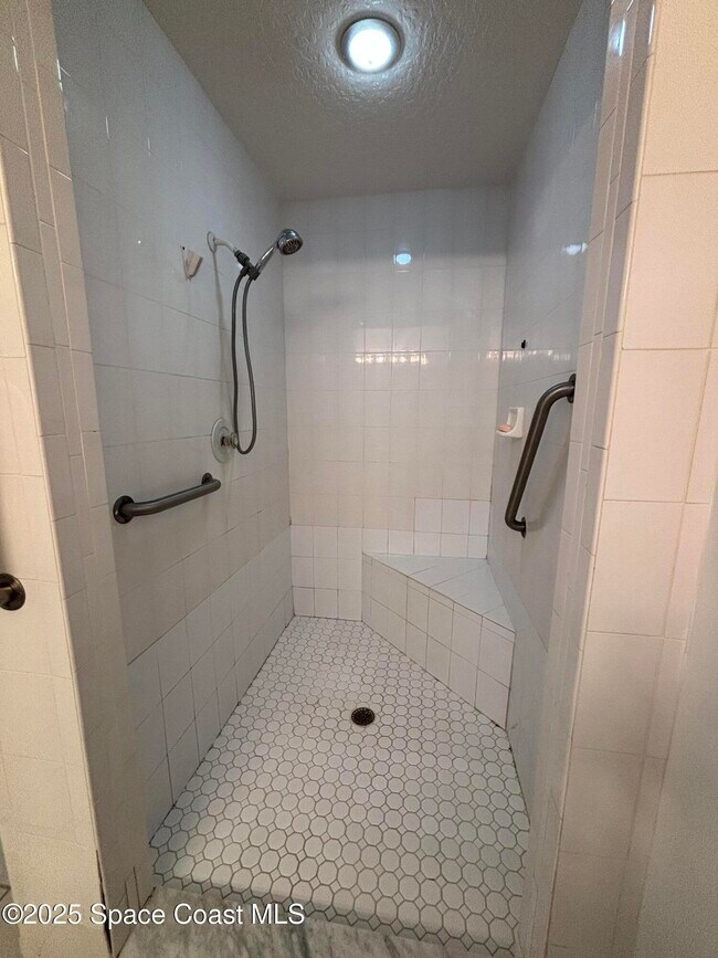 Building Photo - 5215 Lake Poinsett Rd