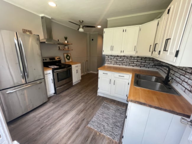 Building Photo - 1 Ware