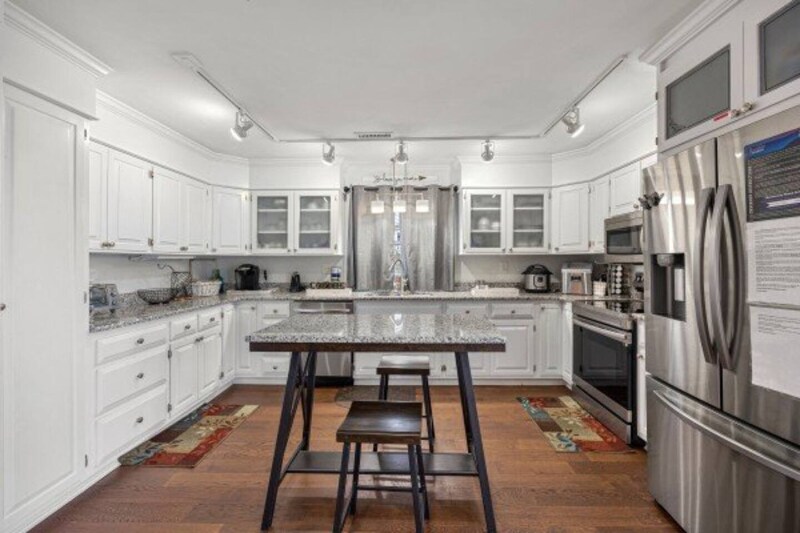 Building Photo - 539 Panorama Dr