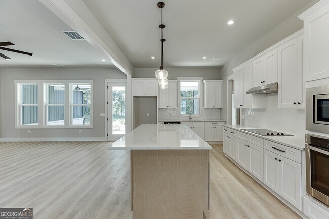 Building Photo - 115 Rains Rd