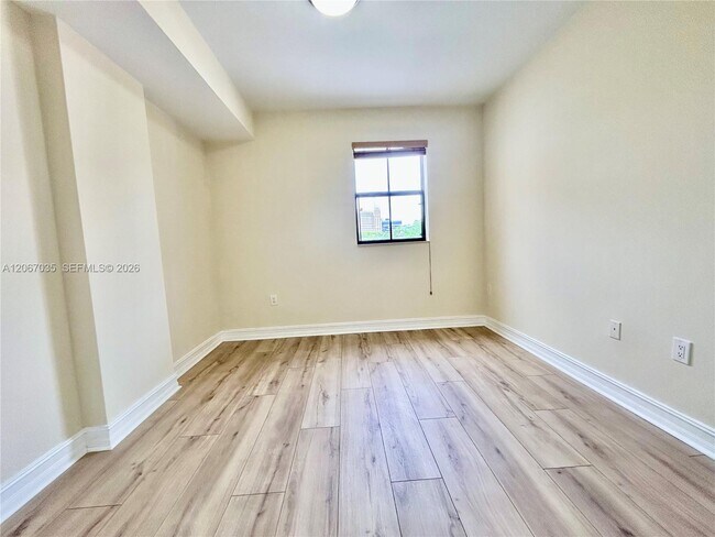 Building Photo - 1650 Galiano St