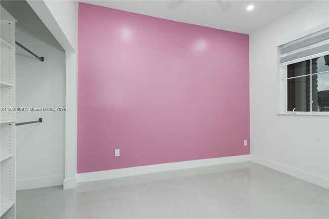 Building Photo - 939 NE 42nd Ter