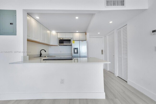 Building Photo - 2350 NE 135th St