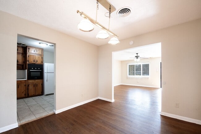 Building Photo - Great Florida Home with Garage in the Hear...