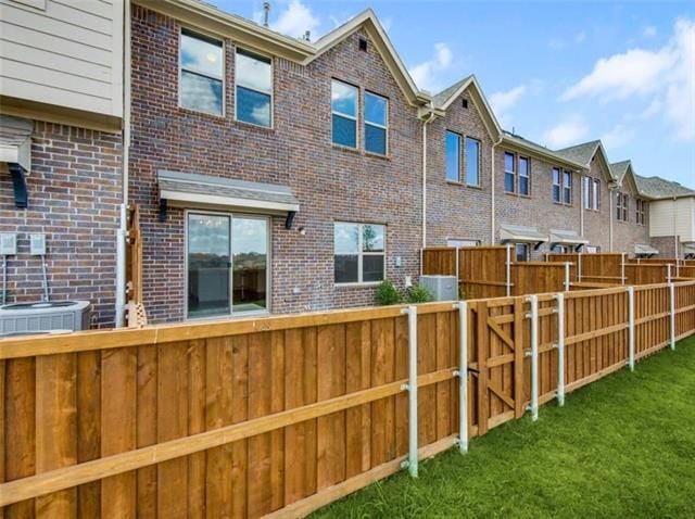 Building Photo - 2740 Majesty Dr
