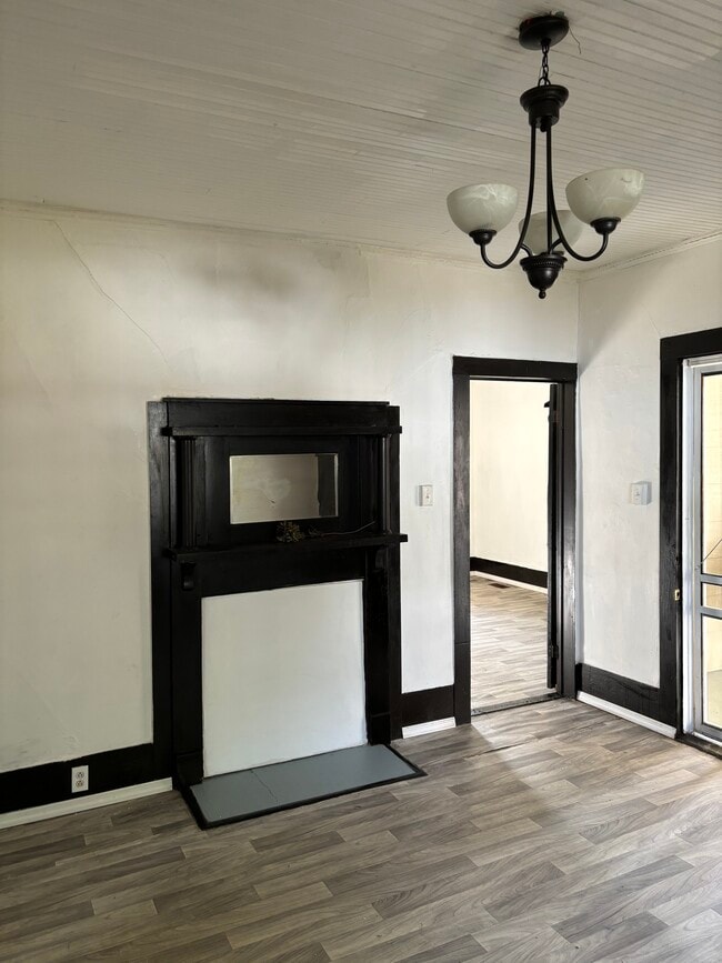 Building Photo - 907 S Johnson St