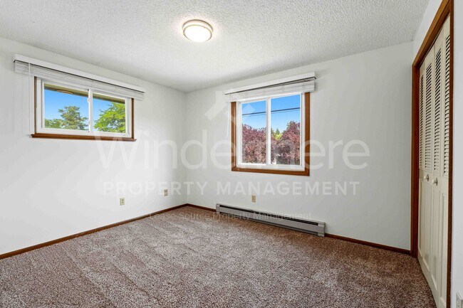 Building Photo - 906 S McDonald Rd