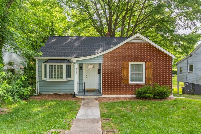 Building Photo - Fully Furnished 2-Bedroom Mid-Term Rental with Utilities Included