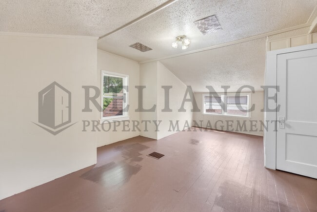 Building Photo - 607 N Lorraine Ave