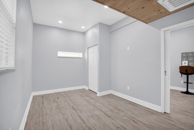 Building Photo - Modern, Stylish 1-Bed, 1-Bath Apartment - Electric, Water, Grounds Care, and Pest Control all Inc...