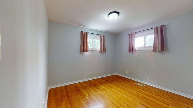 Building Photo - 9131 Kilbourn Ave