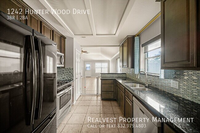 Building Photo - 1242 Hunter Wood Dr