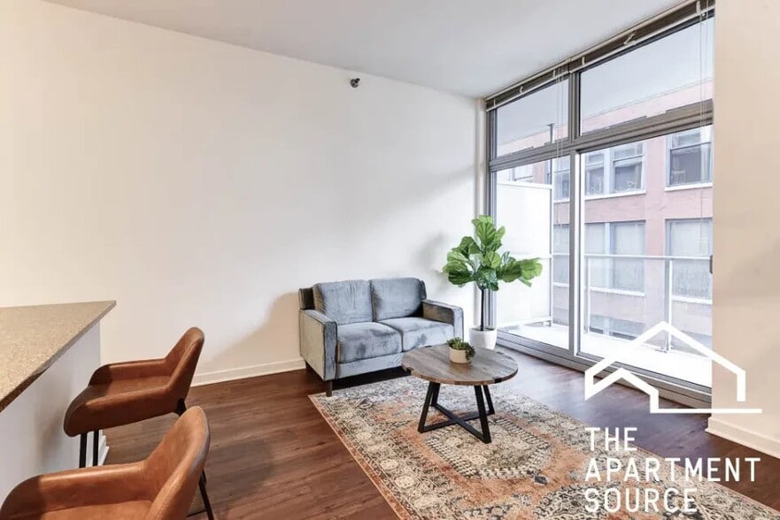 Building Photo - 730 S Clark St