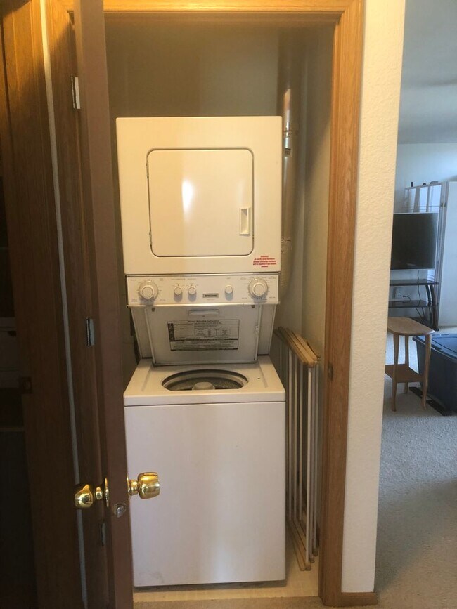 Building Photo - Parkside Village Apartment Homes in Mayville, WI