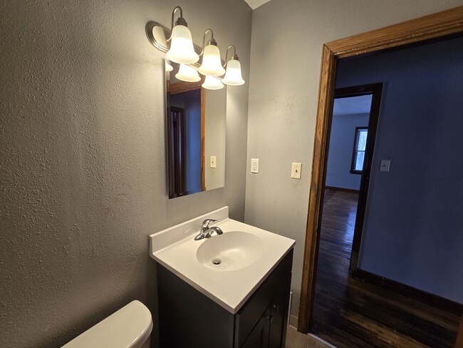 Building Photo - 401 Charles St