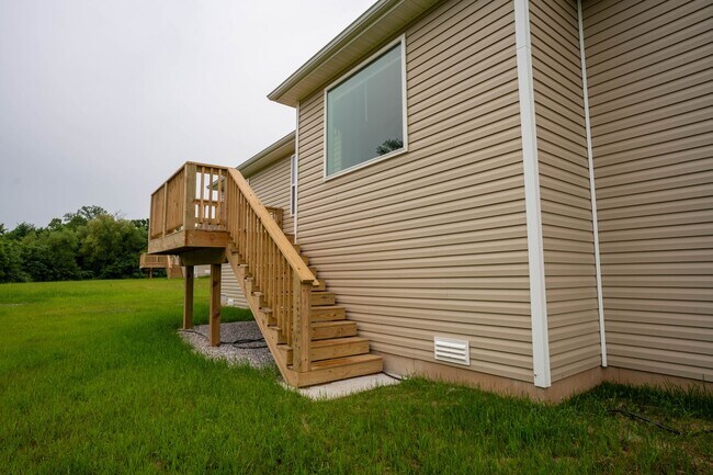 Building Photo - BRAND NEW 3 BEDROOM HOME - BOLIVAR, MO