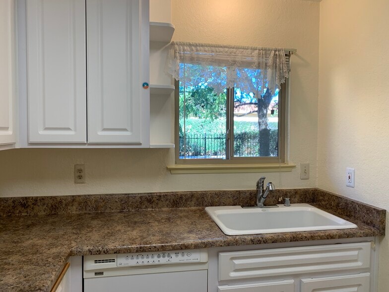 Building Photo - 6151 Camino Verde Dr