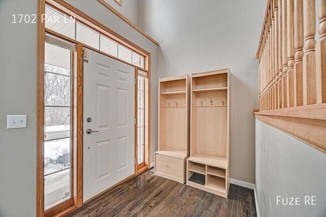 Building Photo - 1702 Par Ln