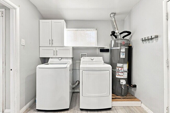 Building Photo - Charming 3-Bed with Gleaming Hardwood Floors