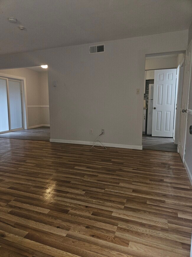 Building Photo - 3 Ethan Allen Ct
