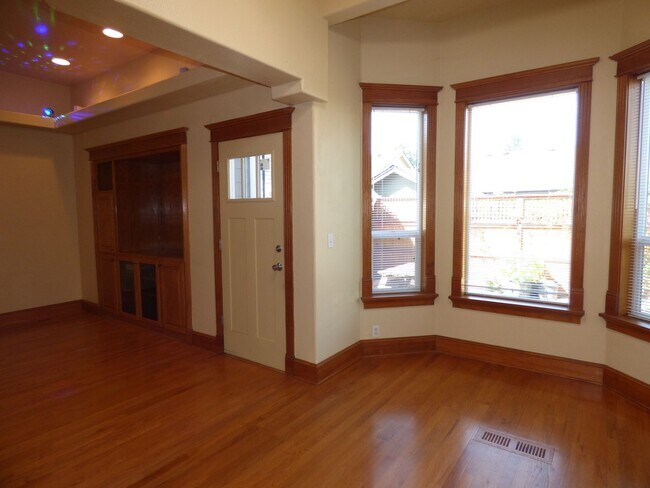 Building Photo - 4465 Countryside Ct NE