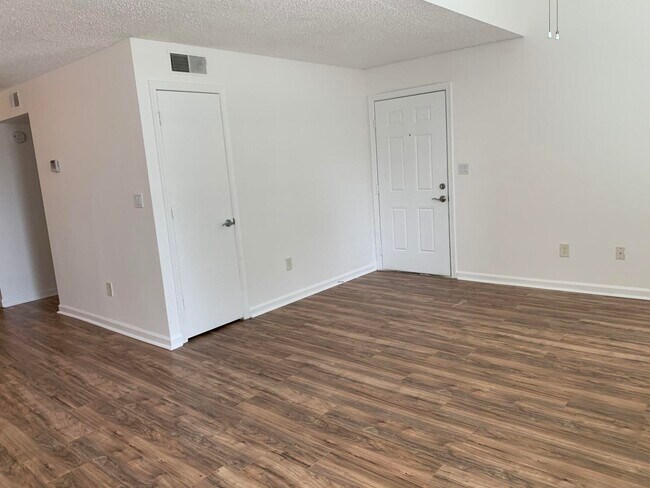 Building Photo - 1335 Crystal Way